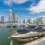 Faltom 15 Yacht Park Parking شقة
