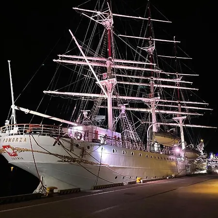 Faltom 15 Yacht Park Parking * 格丁尼亚