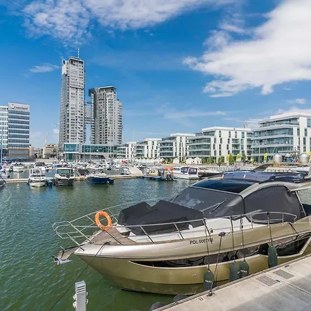 Faltom 15 Yacht Park Parking 公寓